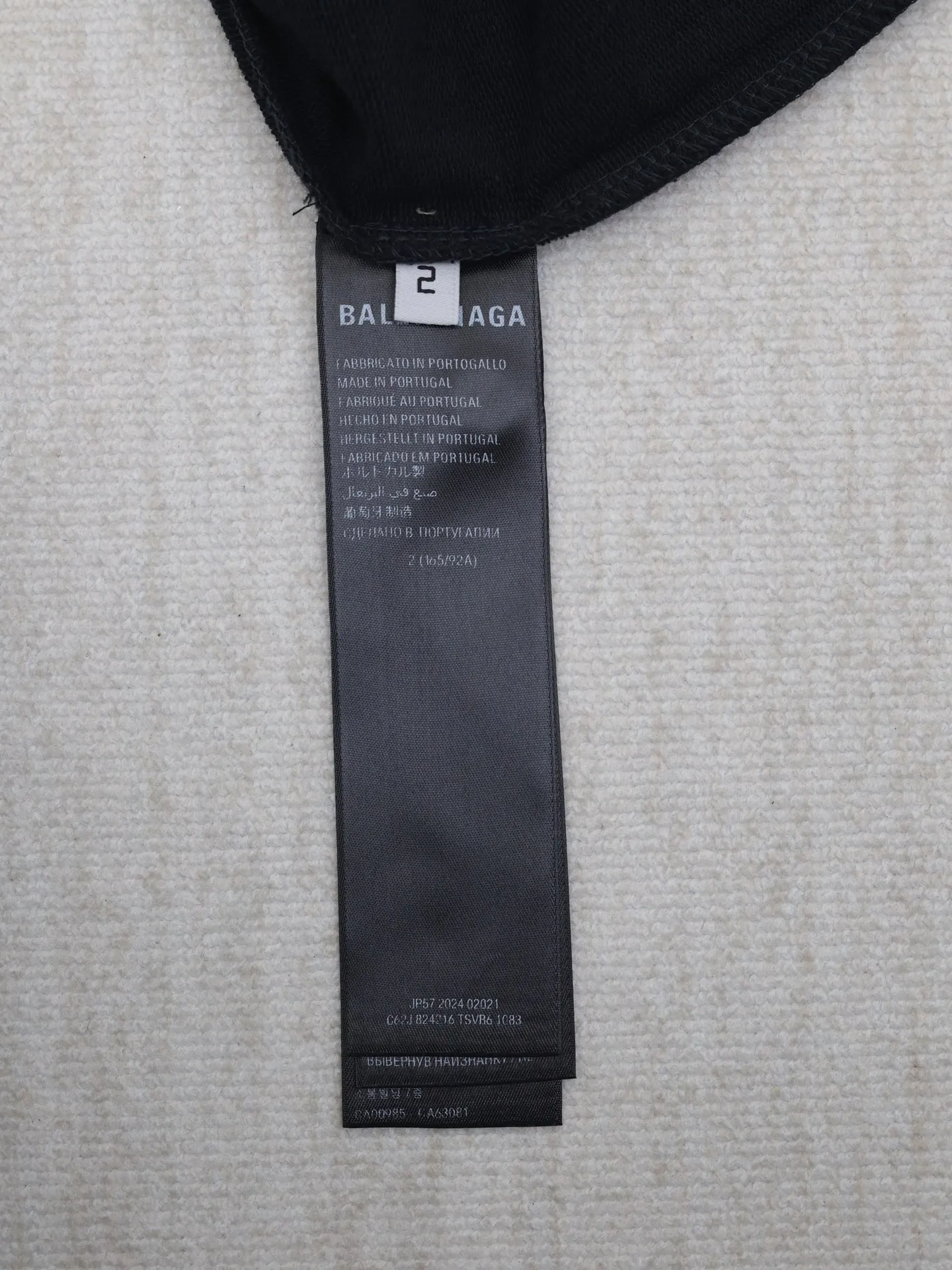 Balenciaga*2 25SS Series Polo 280 ， （280g） ， ， ， 。 Breathable ， ， 。 ： Barudan ， 0.05mm logo， ， ， 。 ， 3-5 ， ， 、 ， 。 ： ， ， ≥2.5mm， ， 。 Size：1/2